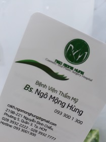 ngực hình quả lê